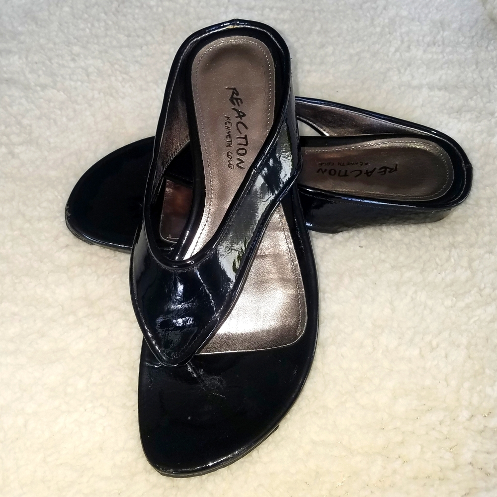 Kenneth Cole thongs